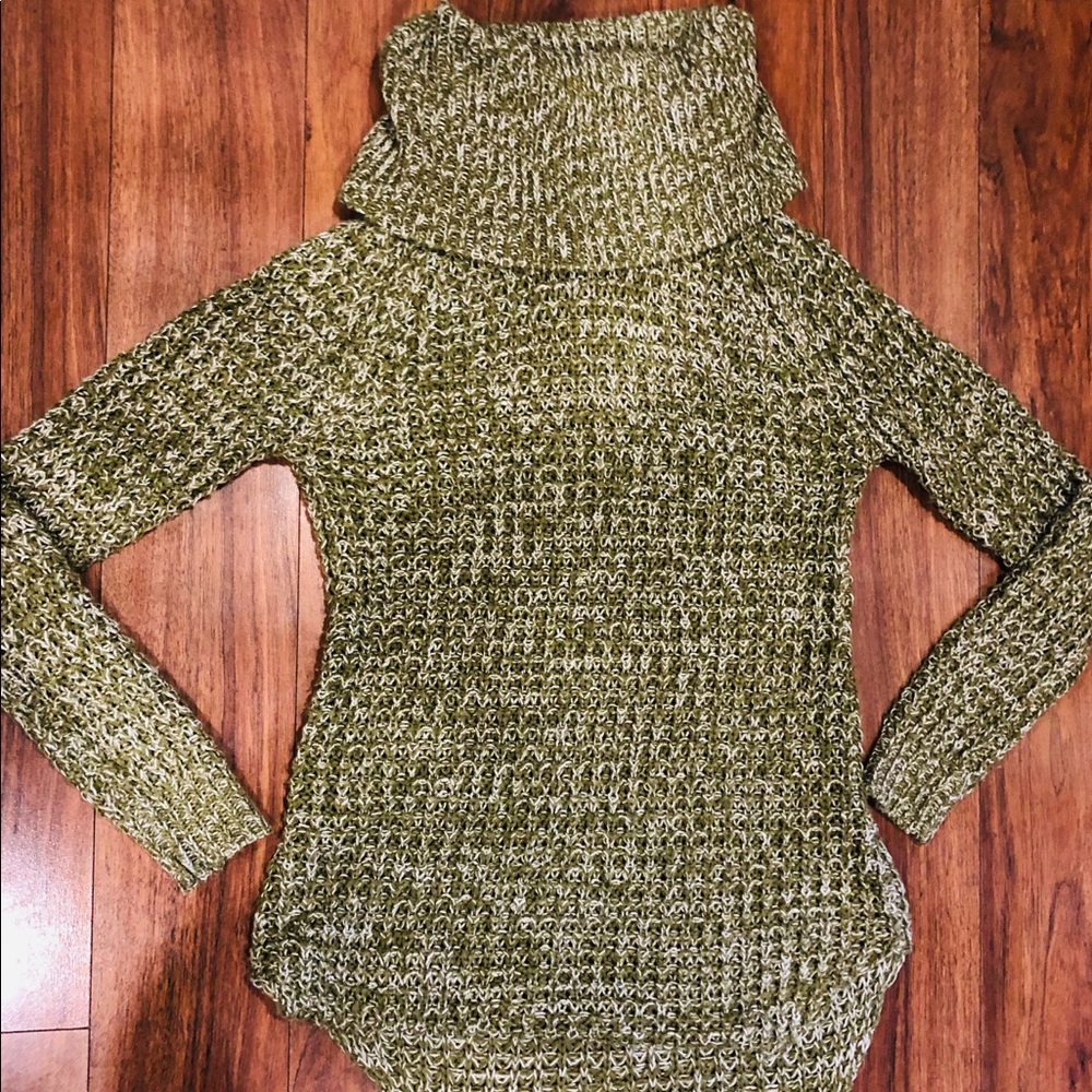 Rue21 waffle knit turtleneck sweater in green